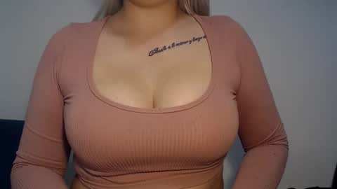 Teeyara  online show from October 18, 2025, 9:26 pm