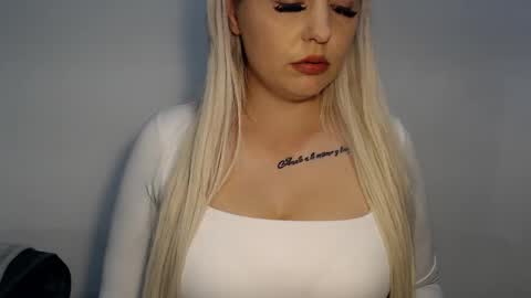 Teeyara  online show from November 26, 2025, 6:20 pm