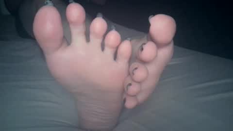 Viv West online show from December 17, 2025, 4:29 am