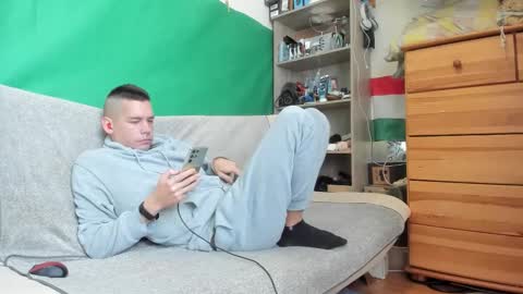 Virg Lszl online show from October 31, 2025, 11:22 am