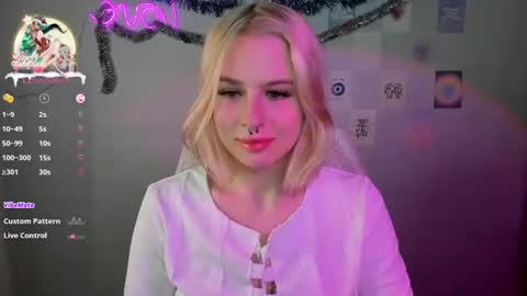 Snapshot of tender__kitty chatting on December 28, 2024, 1:49 pm Sue online show from December 28, 2024, 1:49 pm