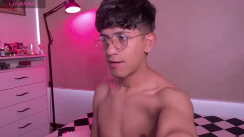 teo brown Independent model online show from October 1, 2025, 12:33 pm