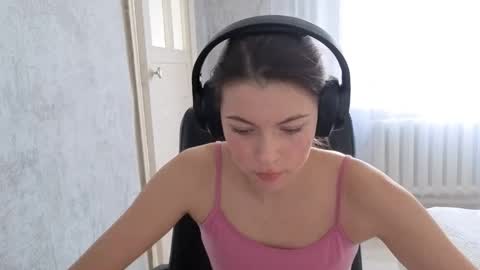 Snapshot of terranaufzinger chatting on October 13, 2025, 4:23 am Anny Simpson online show from October 13, 2025, 4:23 am