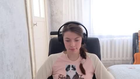 Snapshot of terranaufzinger chatting on November 4, 2025, 4:44 am Anny Simpson online show from November 4, 2025, 4:44 am