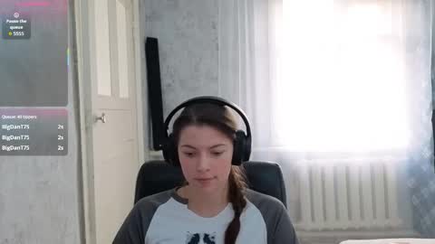 Snapshot of terranaufzinger chatting on November 25, 2025, 4:56 am Anny Simpson online show from November 25, 2025, 4:56 am