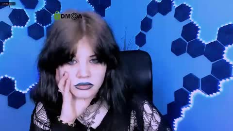 tessa_tea online show from May 7, 2026, 8:42 am
