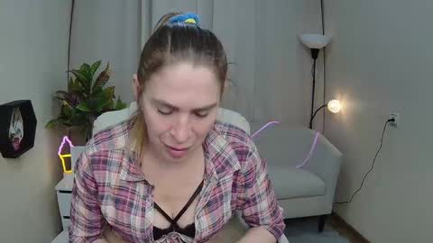 Snapshot of tessadaybreak chatting on April 24, 2026, 7:22 am tessadaybreak online show from April 24, 2026, 7:22 am