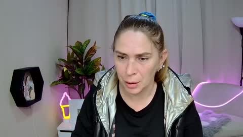 Snapshot of tessadaybreak chatting on May 14, 2026, 11:50 am tessadaybreak online show from May 14, 2026, 11:50 am
