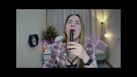 Snapshot of tessadaybreak chatting on May 15, 2026, 8:21 am tessadaybreak online show from May 15, 2026, 8:21 am