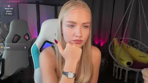 TessaHamilton online show from October 3, 2025, 11:29 am