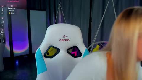 TessaHamilton online show from February 2, 2026, 12:37 pm