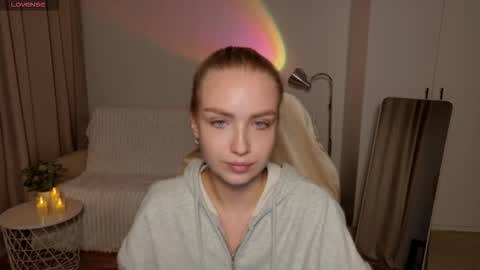 TessaHamilton online show from February 17, 2026, 7:42 pm