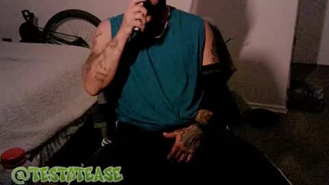 Snapshot of testotease chatting on December 16, 2025, 5:01 am Milo online show from December 16, 2025, 5:01 am