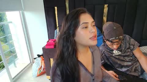 T H A I S  online show from April 4, 2026, 10:07 pm