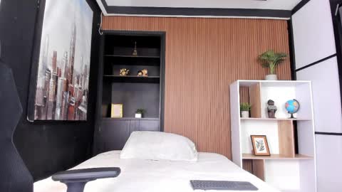 Thalia online show from April 6, 2026, 4:21 am