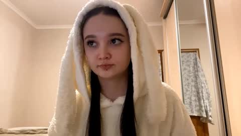 Snapshot of thaliakuchem chatting on February 9, 2026, 2:10 pm Yumi online show from February 9, 2026, 2:10 pm