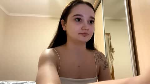 Snapshot of thaliakuchem chatting on February 10, 2026, 2:21 pm Yumi online show from February 10, 2026, 2:21 pm