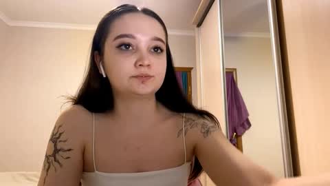 Snapshot of thaliakuchem chatting on February 24, 2026, 3:21 pm Yumi online show from February 24, 2026, 3:21 pm