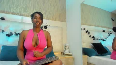 Snapshot of thaliawest chatting on November 28, 2025, 10:01 pm ThaliaWest online show from November 28, 2025, 10:01 pm