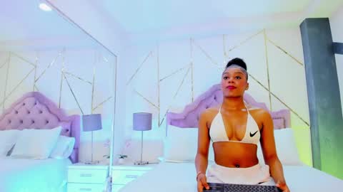 Thamara Fox online show from December 3, 2024, 4:25 am