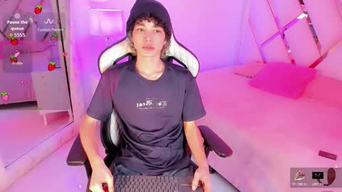 thanier_18 online show from February 20, 2026, 7:14 pm