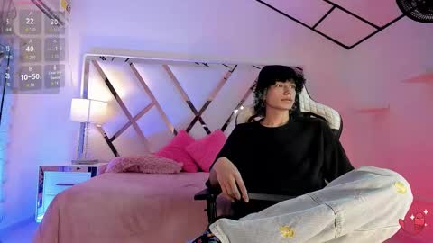 thanier_18 online show from March 25, 2026, 7:20 pm