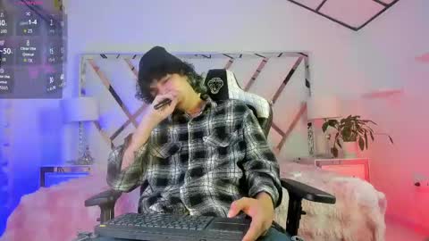 thanier_18 online show from April 16, 2026, 7:14 pm