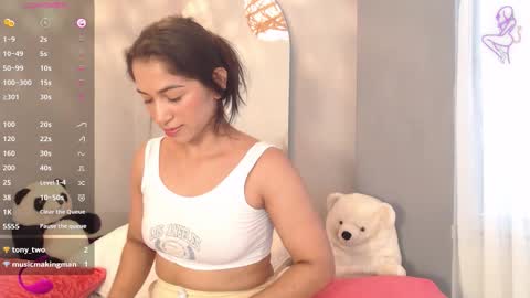 THAYSSA ROSS online show from November 6, 2025, 7:37 pm