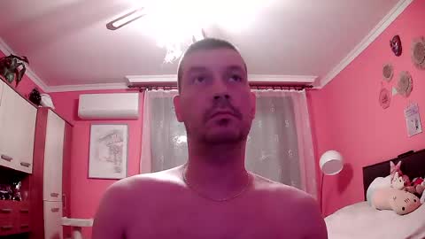 Snapshot of the_bee16 chatting on July 6, 2026, 7:49 am the_bee16 online show from July 6, 2026, 7:49 am
