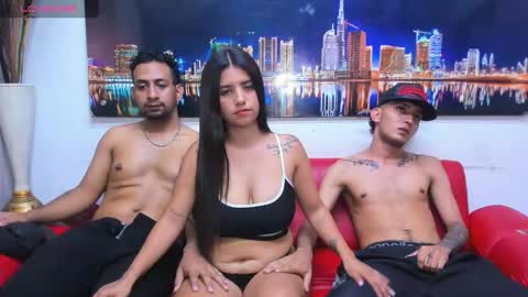 Snapshot of the_best_wild_sex chatting on February 19, 2026, 8:05 pm HORNY 3SOME READY FOR DESTROY HER MIA AND DERECK MAXI MOD MARIO online show from February 19, 2026, 8:05 pm