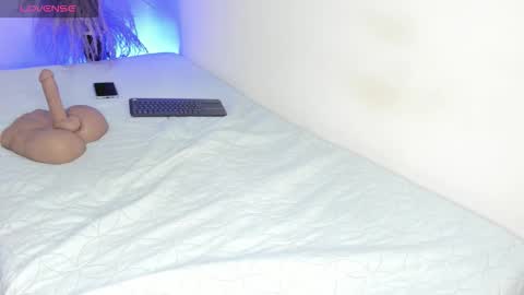 sofia online show from December 3, 2025, 1:46 am