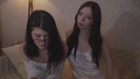 EllaLyn online show from November 10, 2025, 8:08 pm