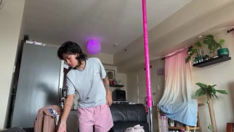 the_emmarouge online show from September 19, 2025, 2:13 am