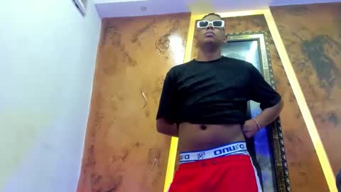 Snapshot of the_hot_boy0 chatting on November 12, 2025, 12:27 pm the_hot_boy0 online show from November 12, 2025, 12:27 pm