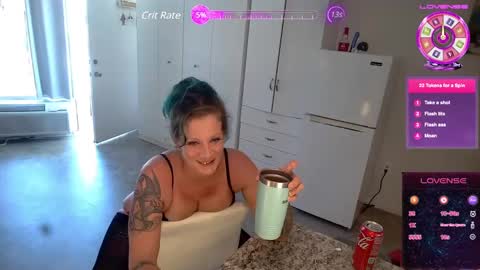 Snapshot of the_naked_siren chatting on December 19, 2024, 6:23 pm lina luna online show from December 19, 2024, 6:23 pm