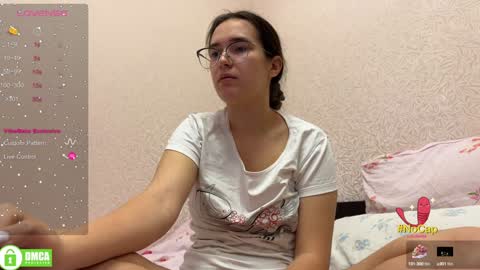 Snapshot of the_princese chatting on February 6, 2025, 6:56 pm Alice online show from February 6, 2025, 6:56 pm