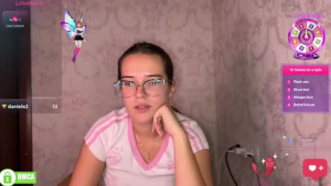 Snapshot of the_princese chatting on October 27, 2025, 3:27 pm Alice online show from October 27, 2025, 3:27 pm