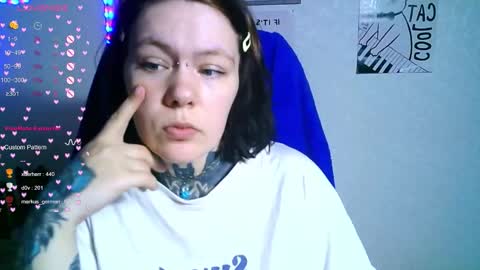 Snapshot of the_xmas_bby chatting on November 6, 2025, 9:21 am the_xmas_bby online show from November 6, 2025, 9:21 am