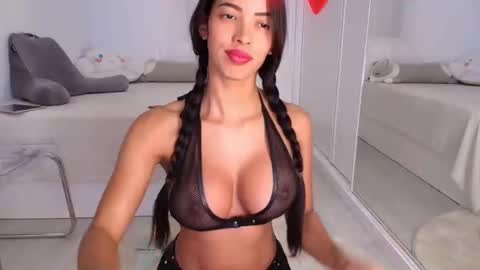 valeria online show from October 3, 2025, 2:41 am