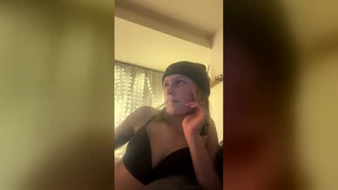 Snapshot of theborderline14 chatting on February 17, 2026, 6:43 am theborderline14 online show from February 17, 2026, 6:43 am