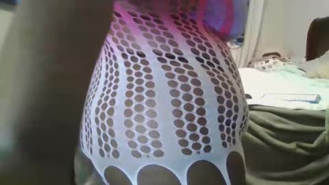 TheeTashelly online show from December 2, 2025, 3:45 am