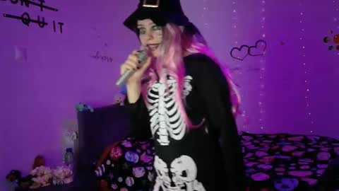 Snapshot of thefarmergirl chatting on November 1, 2025, 6:15 am TheFarmergirl online show from November 1, 2025, 6:15 am