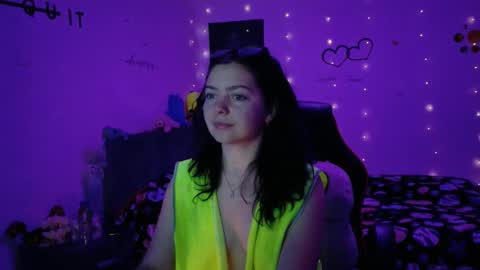 Snapshot of thefarmergirl chatting on November 3, 2025, 4:25 am TheFarmergirl online show from November 3, 2025, 4:25 am