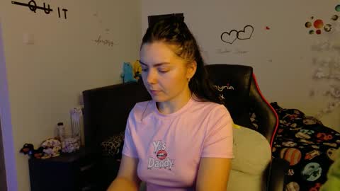 Snapshot of thefarmergirl chatting on November 18, 2025, 6:56 pm TheFarmergirl online show from November 18, 2025, 6:56 pm