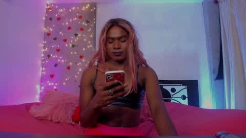 Snapshot of thegoldenbitch chatting on January 11, 2025, 1:48 am Goldie online show from January 11, 2025, 1:48 am