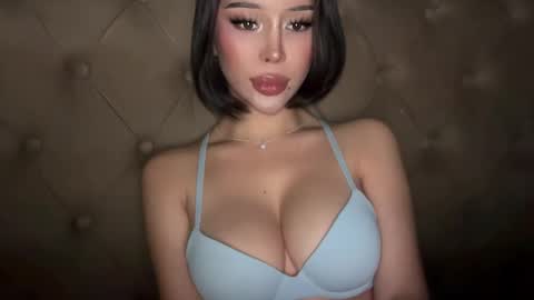 Elle  dont forget to folloW me and thumbs up online show from March 3, 2026, 1:50 pm