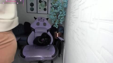 Snapshot of theia_moon_ chatting on February 2, 2026, 12:37 pm Theia online show from February 2, 2026, 12:37 pm