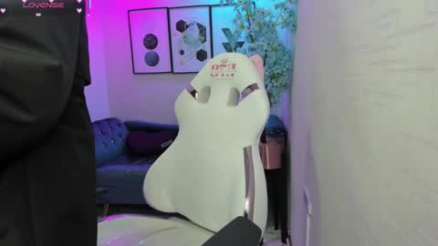 Snapshot of theia_moon_ chatting on February 16, 2026, 12:34 pm Theia online show from February 16, 2026, 12:34 pm