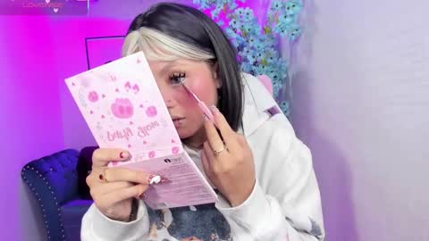 Snapshot of theia_moon_ chatting on February 21, 2026, 6:09 pm Theia online show from February 21, 2026, 6:09 pm