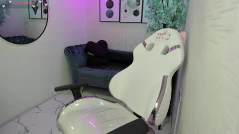 Snapshot of theia_moon_ chatting on February 25, 2026, 12:37 pm Theia online show from February 25, 2026, 12:37 pm